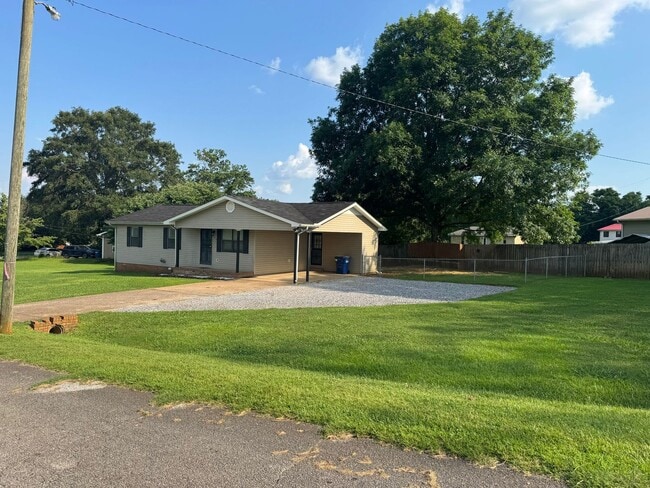 Building Photo - Beautifully Renovated 3-Bedroom Home in So...