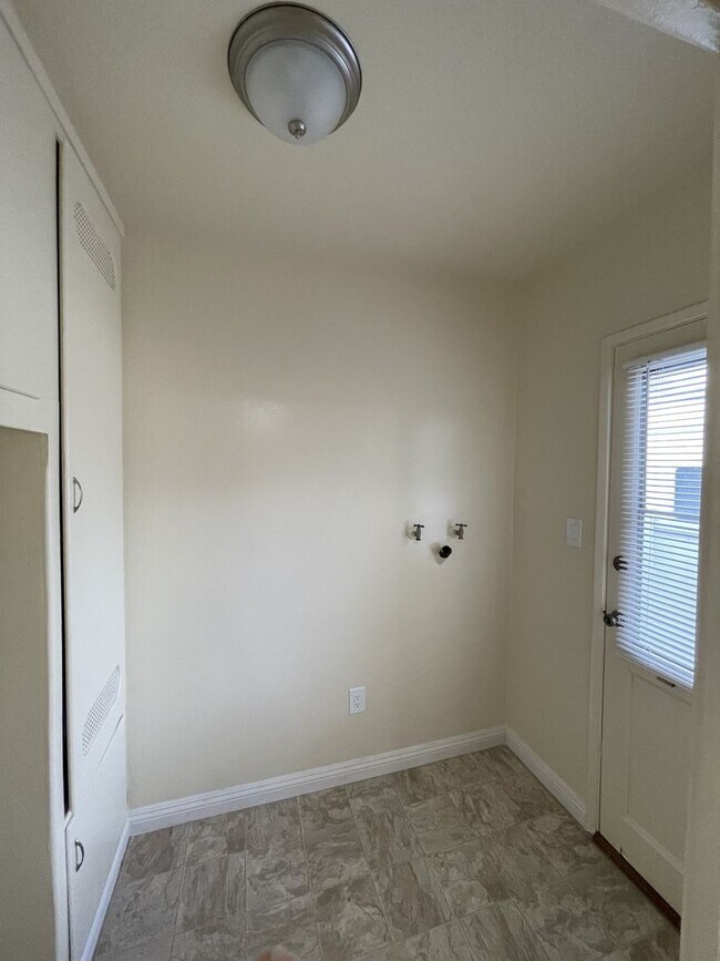 Foto del edificio - 570-574 W. 18th Street