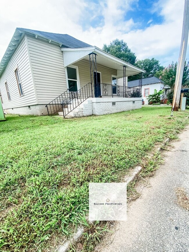 Building Photo - Newly Renovated Home in Laurens, SC