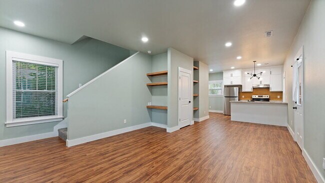 Building Photo - "Charming 2-Bed Oasis in Fayetteville with...