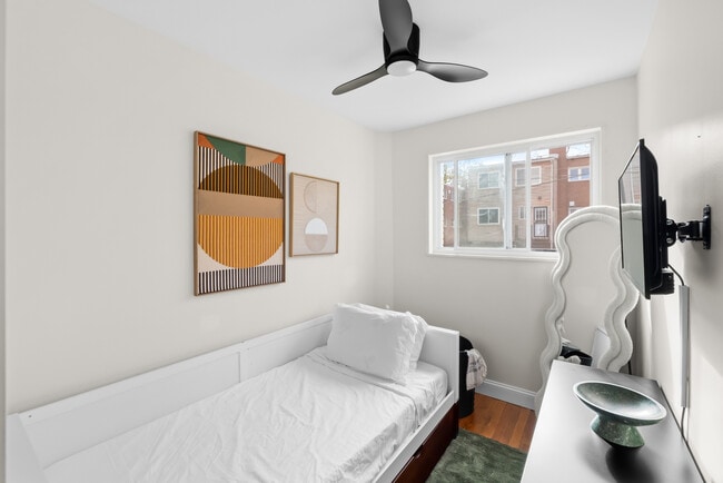 Foto del edificio - 125 Urell Pl NE