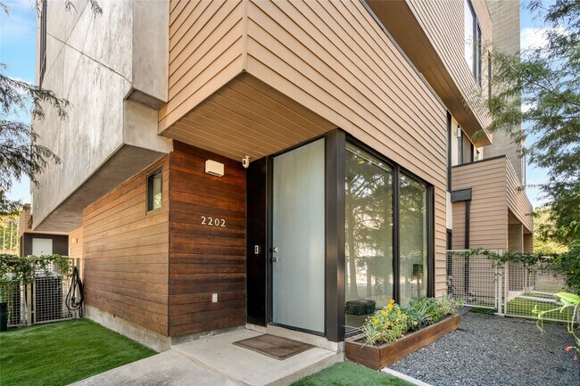 Foto del edificio - 2202 Whitney St