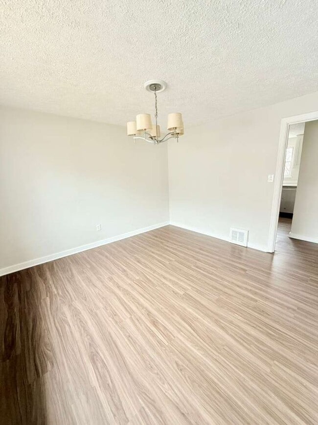 Building Photo - Newly Renovated 3BD 1BA house in Penn Hills!