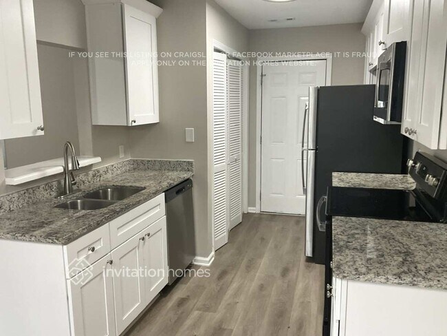 Foto del edificio - 8605 Garvey Dr