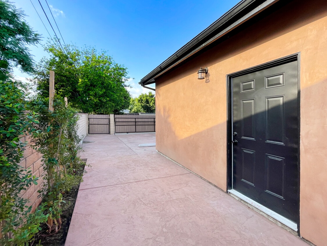 Primary Photo - 13548 Glamis St