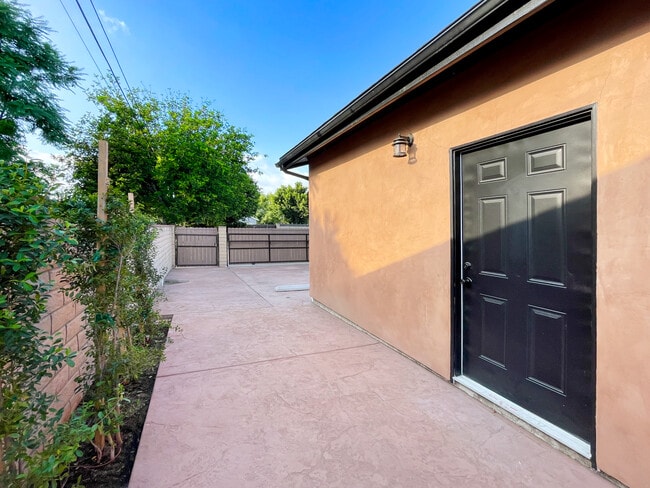 Building Photo - 13548 Glamis St