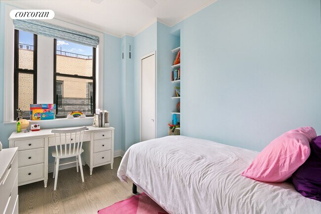 Building Photo - 528 W 111th St
