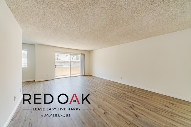 Building Photo - 10741 Moorpark St