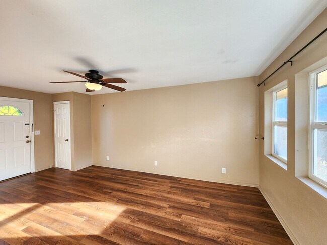 Foto del edificio - 2-Story Apt Walking Distance Ferry!