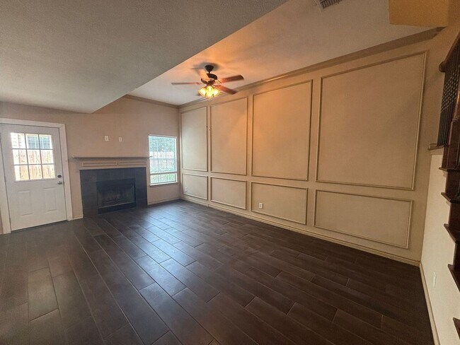 Foto del edificio - Beautiful 3 Bedroom Townhome For Rent near...