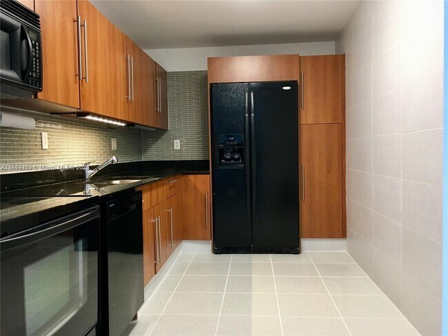 Building Photo - 3000 S Ocean Dr