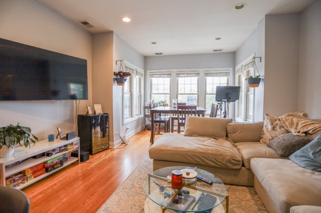 Photo - 920 W Buena Ave Apartment