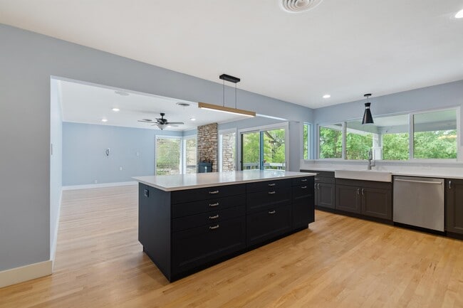 Building Photo - 2700 Gabriel View Dr