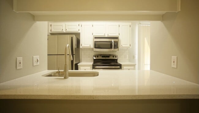 Foto del edificio - PRELEASE 8/15/2025 2/2 with Large Private ...