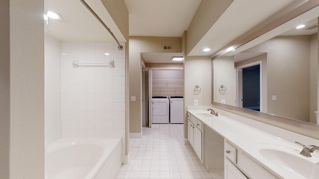 Interior Photo - THIRTY377