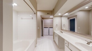 Interior Photo - THIRTY377