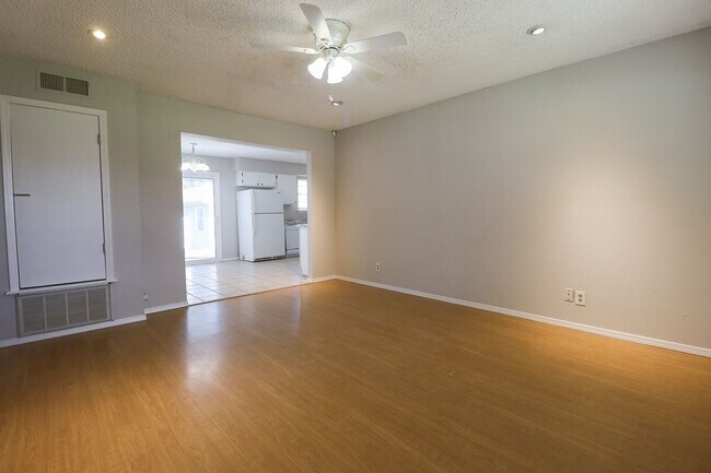 Building Photo - 2 Bed / 1 Bath in Glenpool!