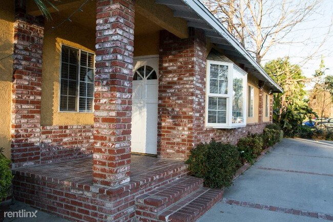 Building Photo - 19561 Lanark St