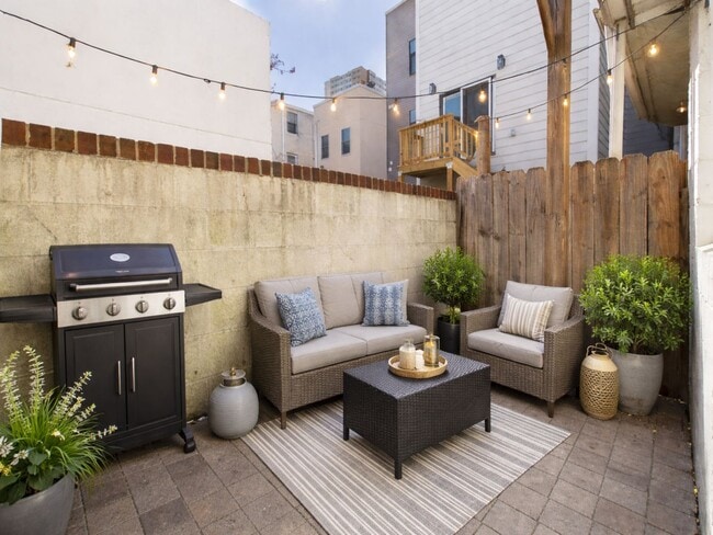 Building Photo - DELIGHTFUL QUEEN VILLAGE TOWNHOUSE.