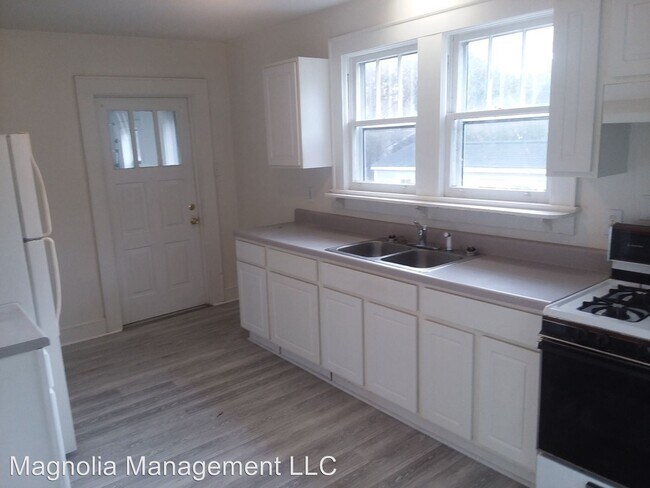 Building Photo - 2 br, 1 bath House - 213 Perry St.