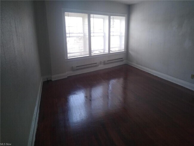 Foto del edificio - 12023 Lorain Ave