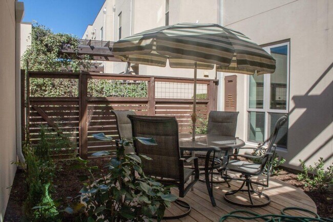 Building Photo - 4016 Berkman Dr