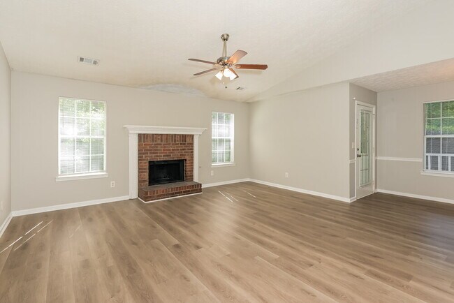 Foto del edificio - 340 Christian Woods Dr