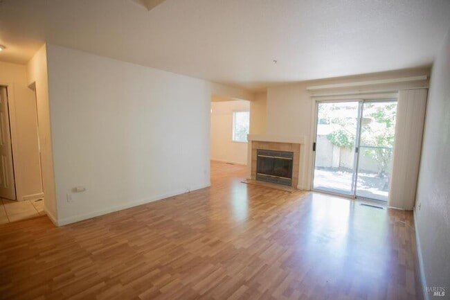 Building Photo - 1549 Monarch Pl