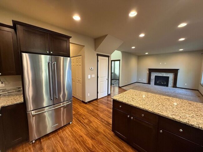 Foto del edificio - 713 Park Ln