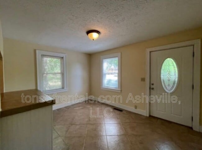 Building Photo - 1316 Hyman Ave