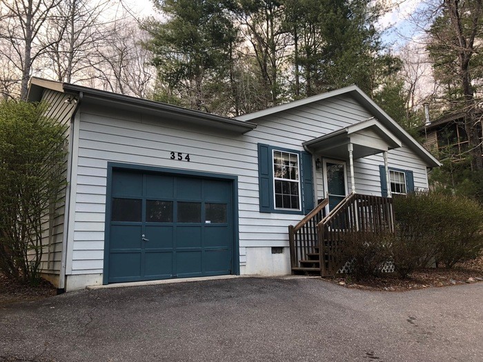 Primary Photo - Relaxing Black Mountain home