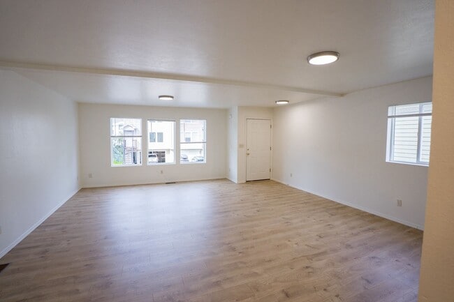 Building Photo - FULLY GUTTED & RENOVATED 4-Bedroom Condo N...