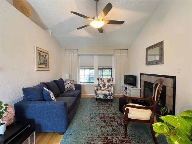 Building Photo - 1411 Gracy Farms Ln