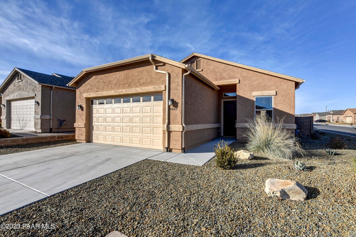 Primary Photo - 5882 N Thornberry Dr