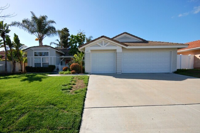 Foto del edificio - Spacious 4BR/2.5BA Single Level Home in Oc...