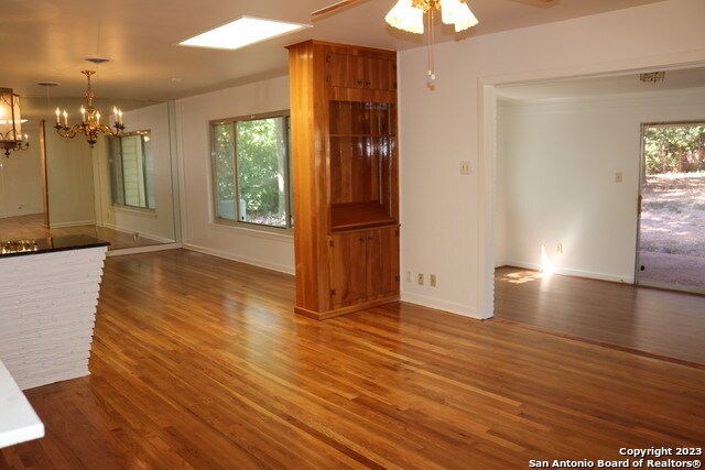 Building Photo - 215 Edgevale Dr