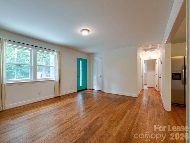 Building Photo - 5646 Oak Dr