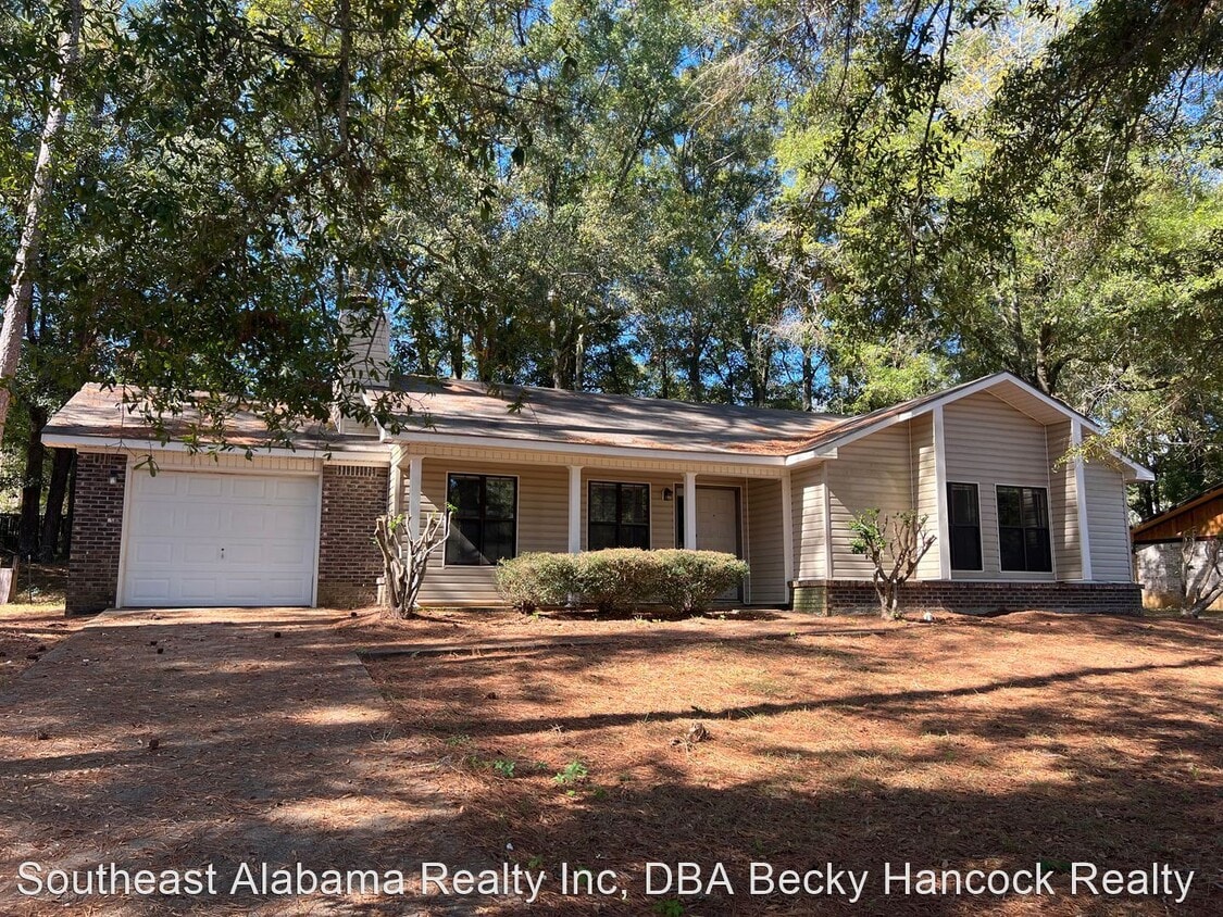 3 br, 2 bath House 303 Ridgeway Dr House Rental in Enterprise, AL