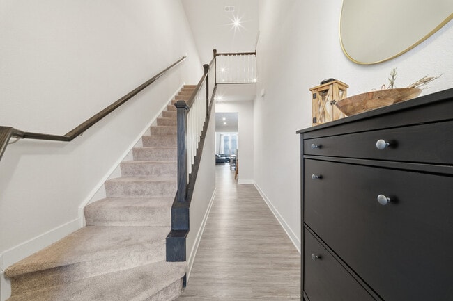 Building Photo - 1617 Catbird Ln