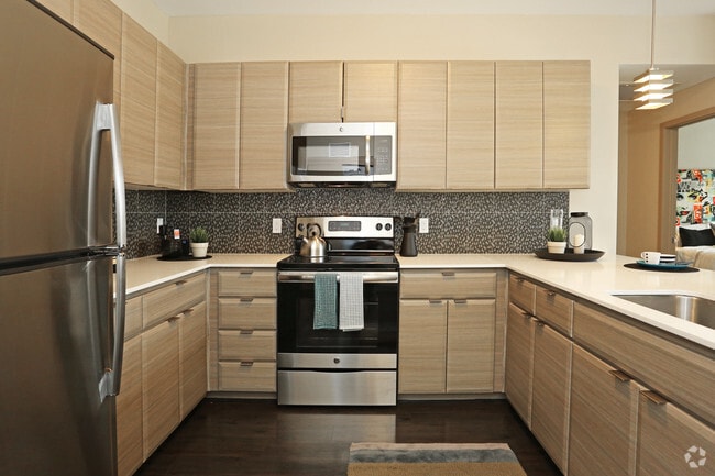 2BR, 2BA - Monroe 1103 SF - Linear Apartment Homes