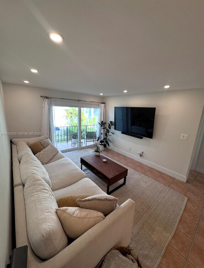 Building Photo - 9227 SW 87th Ave