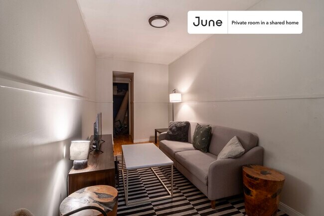 Foto del edificio - Private bedroom in 5 bed/2 bath Home