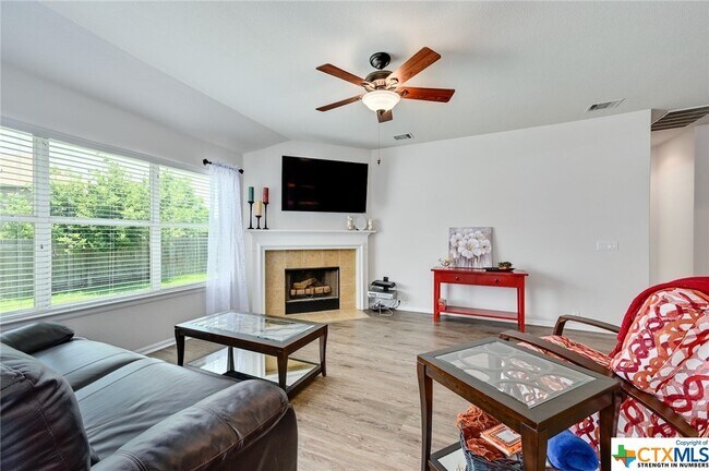 Foto del edificio - 219 Hummingbird Ln