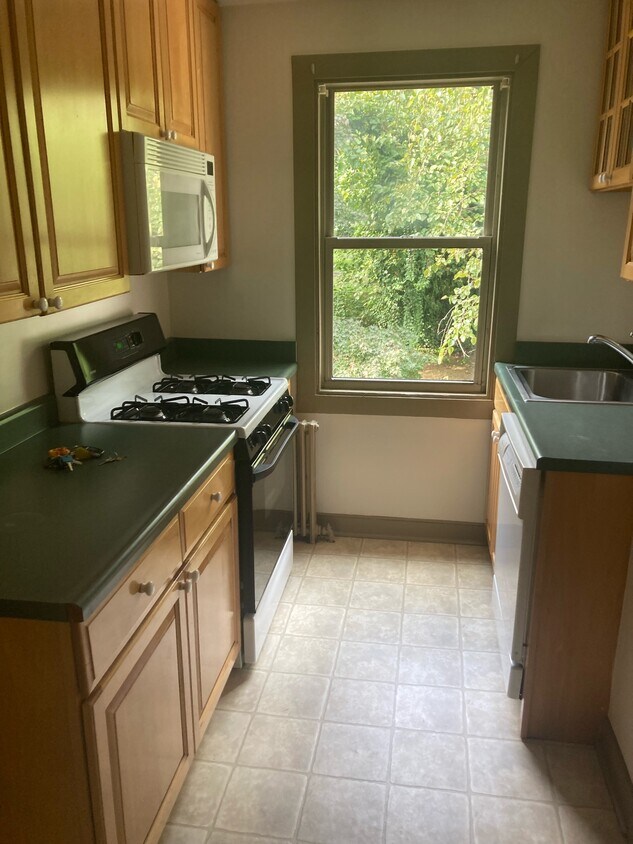 Foto principal - 1400 Kenmore Ave