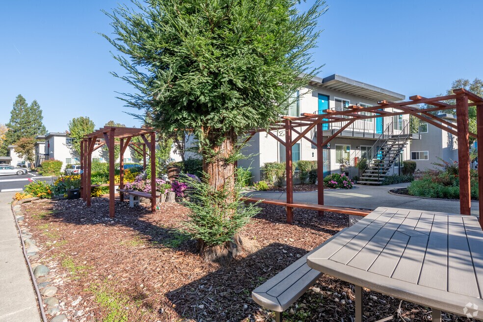 Gold Run Apartments