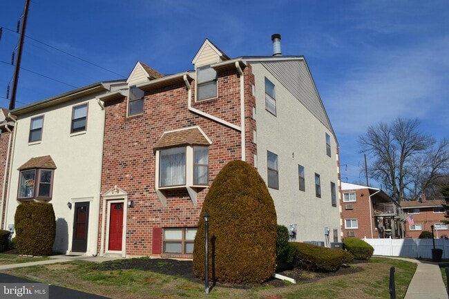 Building Photo - 45 Silver Lake Terrace