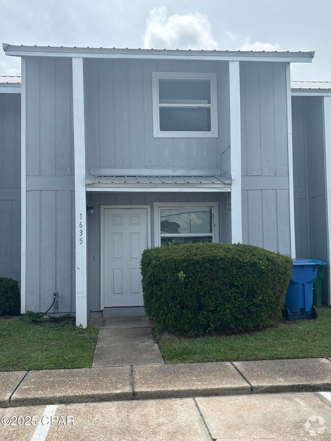 Building Photo - 1635 N James Ave