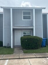 Building Photo - 1635 N James Ave