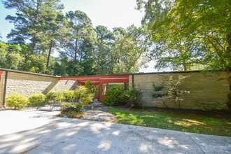 Building Photo - 1813 Lakeshore Dr