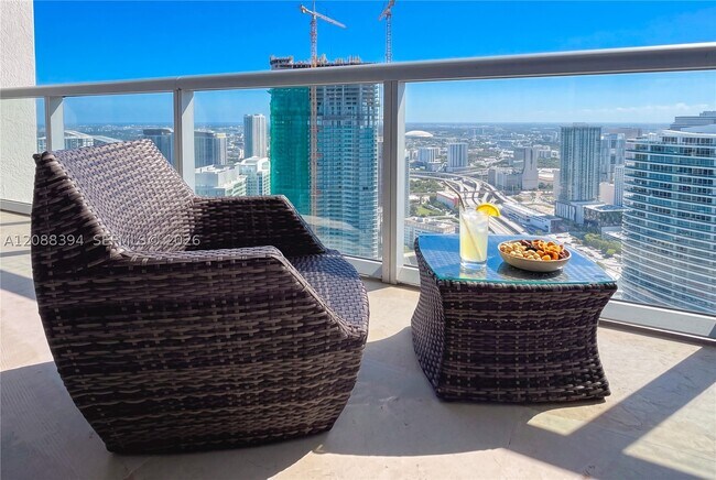 Foto del edificio - 465 Brickell Ave